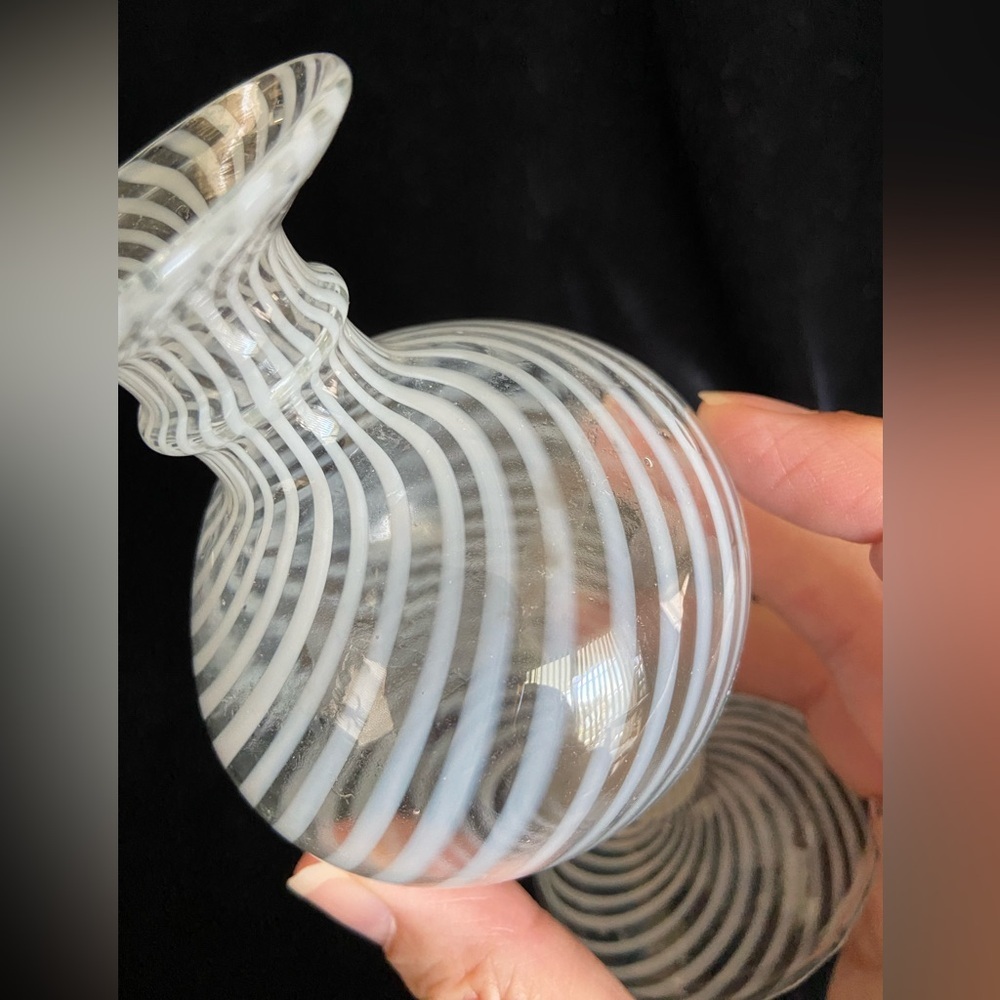 Delicate Art Glass Hand Blown Venetian Vase White Swirl - Picture 5 of 7